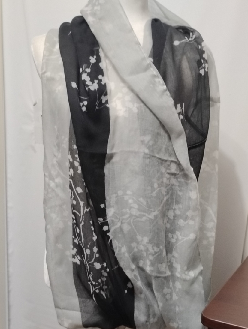 Simple Vera By Vera Wang Sheer Black and White Floral Infinity‎ Scarf
